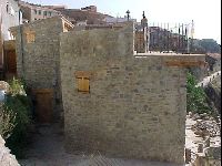 LA CASA DE LOS MUROS